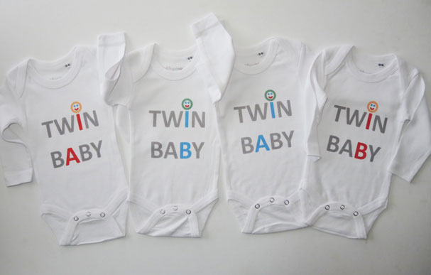 TWIN BABYs A und B
